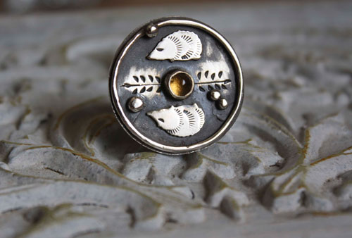Hérisson d’automne, bague hérisson et citrine en argent, série animal totem, symbole