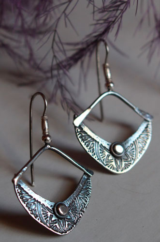 Sitara, boucles d’oreilles étoile et demie lune stylisée en argent
