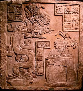 Pierre gravée avec le serpent vision, Kukulkan, du site archéologique de Yaxchilan