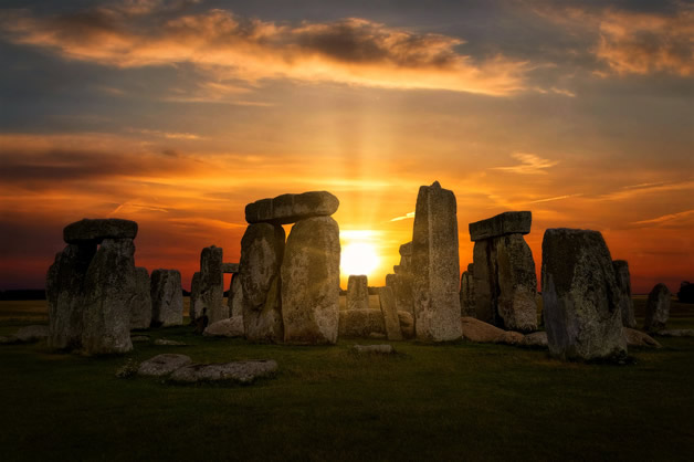 La lithothérapie, la connaissance des pierres, leur résonnance et leurs vertus. Un exemple d’aménagement être Stonehenge.
