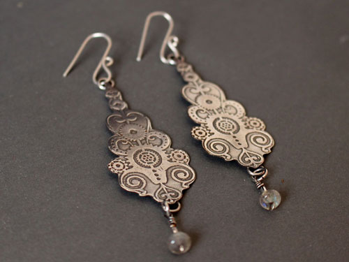 6° par minute, boucles d’oreilles horloge steampunk en argent et labradorite