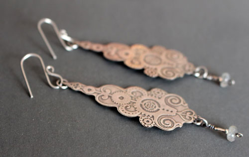 6° par minute, boucles d’oreilles horloge steampunk en argent et labradorite