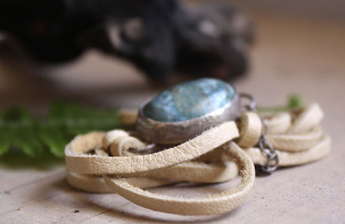 Poséidon, bracelet mer déchainée en argent, cuir et chrysocolle