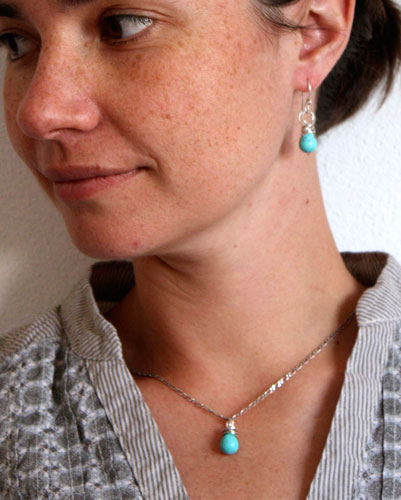Tana, boucles d’oreilles et pendentif or bleu en argent et magnésite