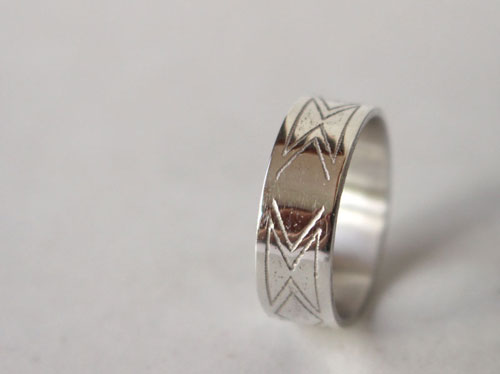 Alliance personnalisée, bague de mariage sur mesure en argent