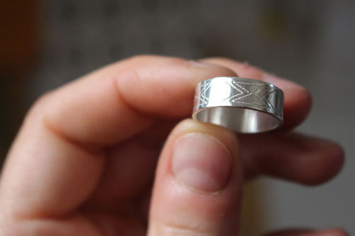 Alliance personnalisée, bague de mariage sur mesure en argent