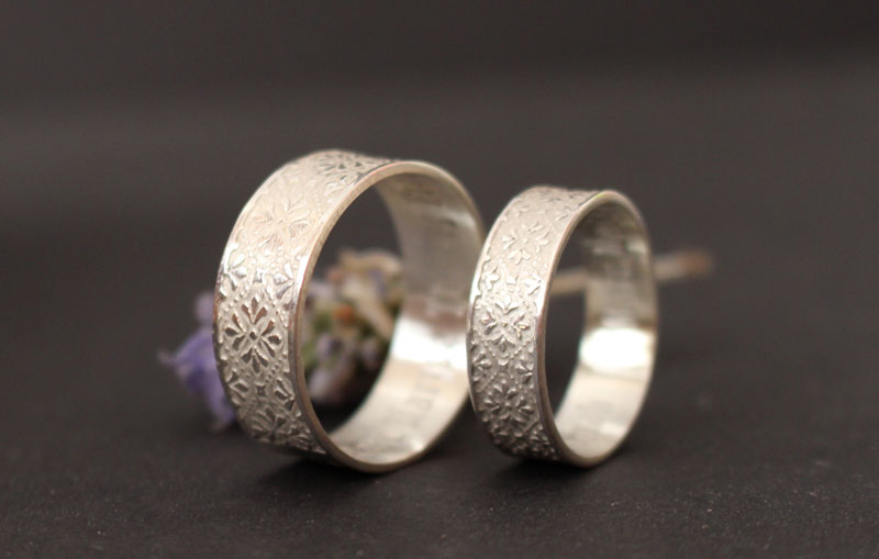 Alliances Esmée, bague gravée médiévale en argent