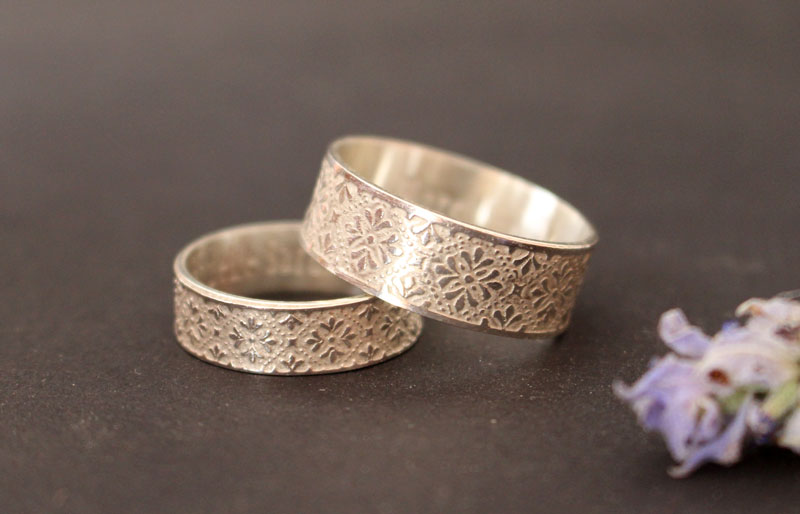 Alliances Esmée, bague gravée médiévale en argent