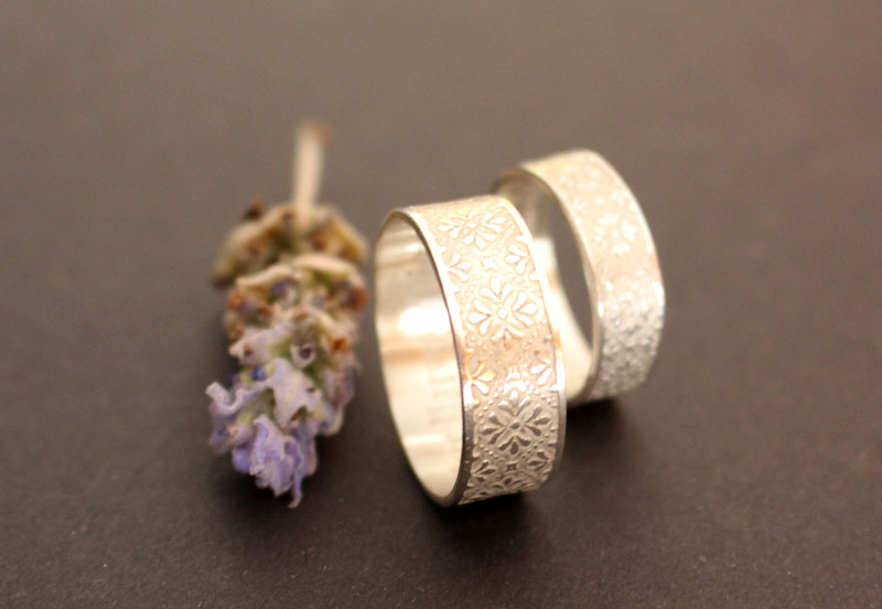 Alliances Esmée, bague gravée médiévale en argent