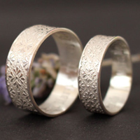 Alliances Esmée, bague gravée médiévale en argent