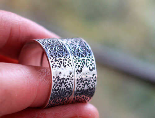Alliances victoriennes, bague de mariage d’arabesques en argent