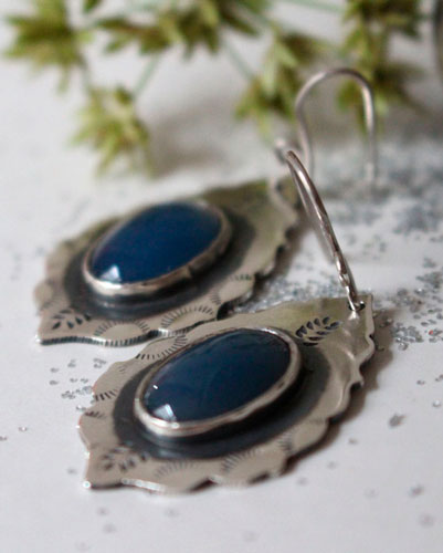 Ama, boucles d&rsquo;oreilles eau amérindienne en argent et agate bleue 