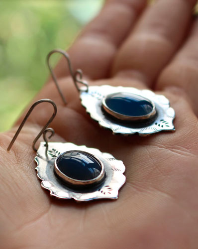 Ama, boucles d&rsquo;oreilles eau amérindienne en argent et agate bleue 