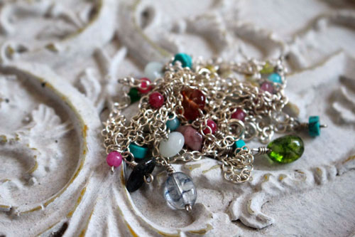 Berlingot, sautoir, collier, chaîne de cheville, bracelet en argent, turquoise, amazonite, jade, quartz, tourmaline rose et tourmaline verte