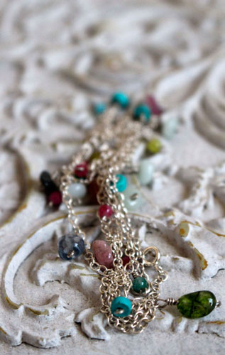Berlingot, sautoir, collier, chaîne de cheville, bracelet en argent, turquoise, amazonite, jade, quartz, tourmaline rose et tourmaline verte