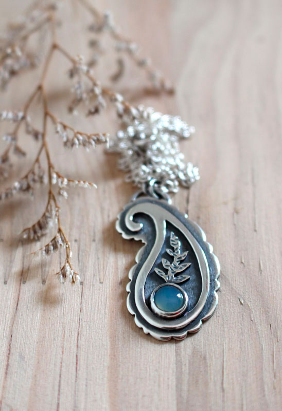 Cachemire, collier indien paisley en argent et calcédoine