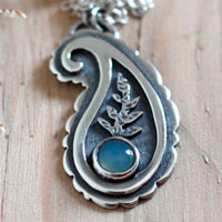 Cachemire, collier indien paisley en argent et calcédoine