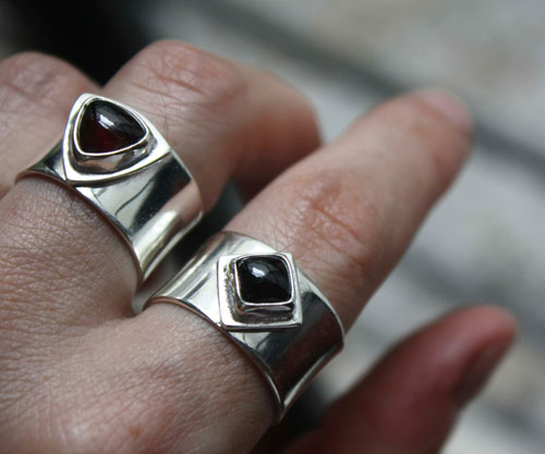 Catch my heart, bague de promesse en argent, onyx et grenat