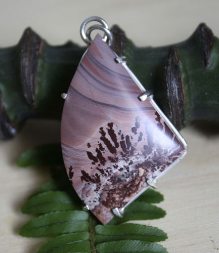 Chiricahua, pendentif tribu amérindienne en argent et rhyolite apache
