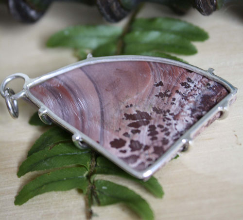 Chiricahua, pendentif tribu amérindienne en argent et rhyolite apache