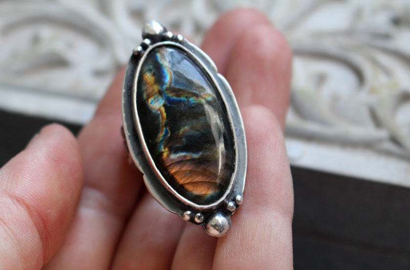 Ciel de tempête, bague ciel nuageux en argent et labradorite