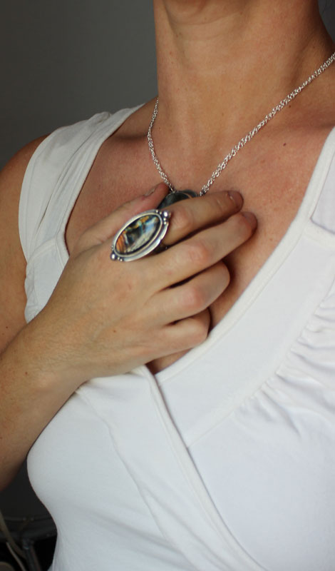 Ciel de tempête, bague ciel nuageux en argent et labradorite