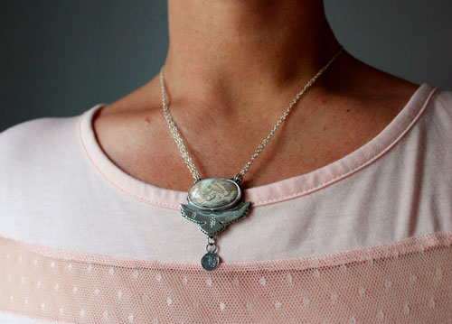 Déployer ses ailes, collier aigle porteur de la pleine lune en argent et agate mexicaine crazy lace