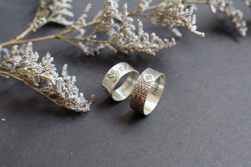 Destinée, alliances gravées, bague nature bohème en argent