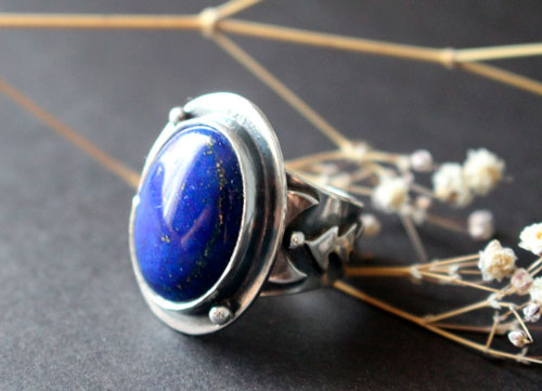 Equinoxe d’automne, bague feuille de lune en argent et lapis-lazuli