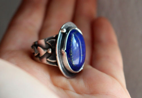 Equinoxe d’automne, bague feuille de lune en argent et lapis-lazuli