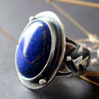 Equinoxe d’automne, bague feuille de lune en argent et lapis-lazuli