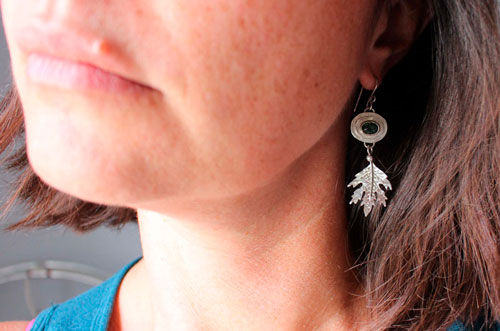 Esprit de la forêt, boucles d’oreilles feuilles en argent et tourmaline verte