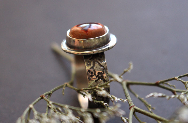 Fleur de cerisier rouge, bague fleur japonaise en argent et opale