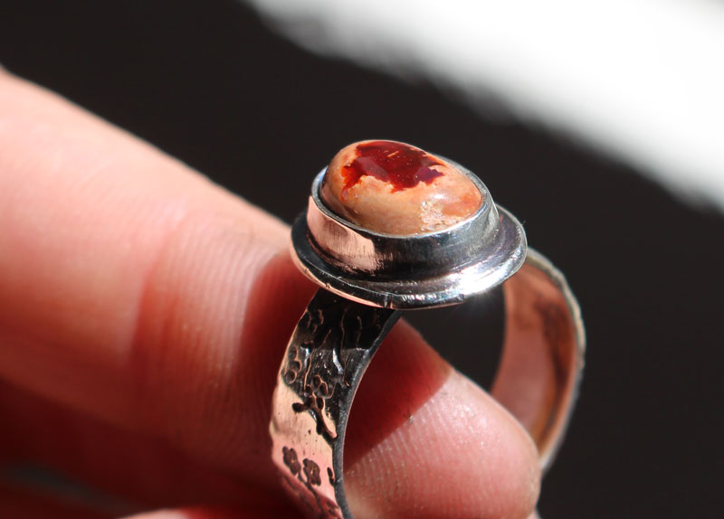 Fleur de cerisier rouge, bague fleur japonaise en argent et opale