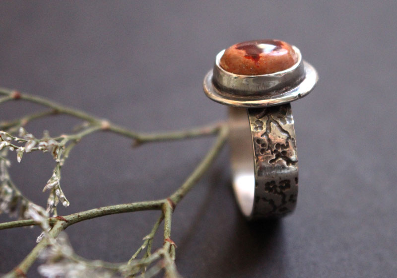 Fleur de cerisier rouge, bague fleur japonaise en argent et opale