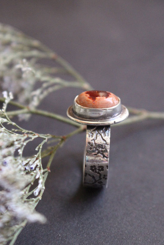 Fleur de cerisier rouge, bague fleur japonaise en argent et opale