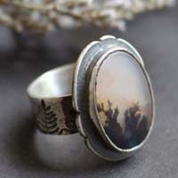 Fleurs au crépuscule, bague paysage de fleur en argent et agate dendritique