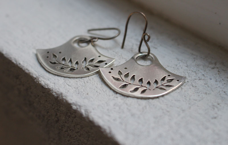 Floria, boucles d’oreilles botaniques tribales en argent