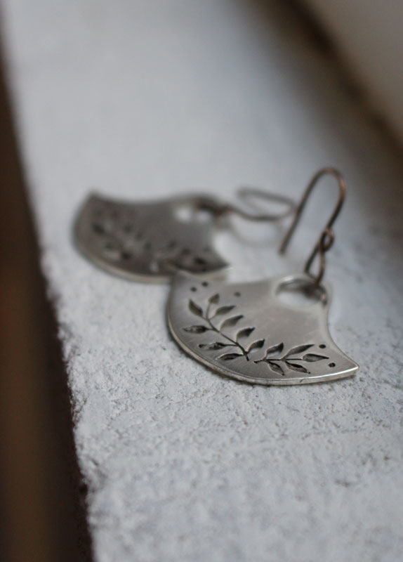 Floria, boucles d’oreilles botaniques tribales en argent