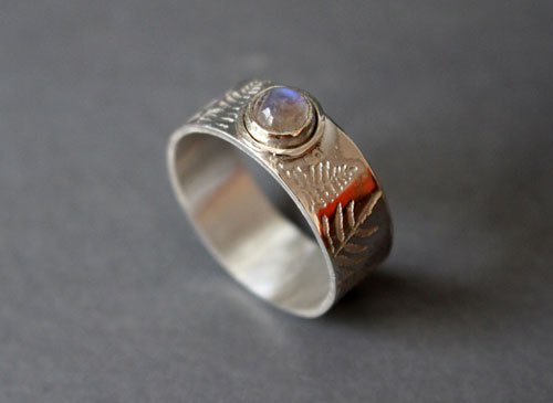 Fougère d’argent, bague légende maori en argent et labradorite blanche