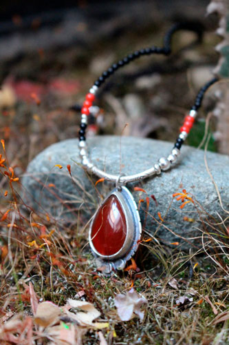 Garance, collier en argent, corail, agate et cornaline