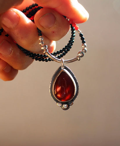 Garance, collier en argent, corail, agate et cornaline