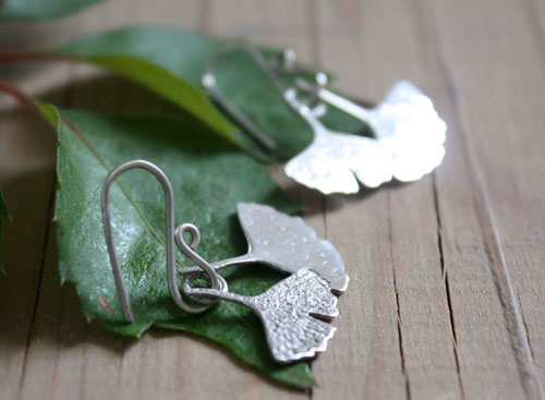 Ginkgo biloba, boucles d’oreilles végétal, feuille en argent