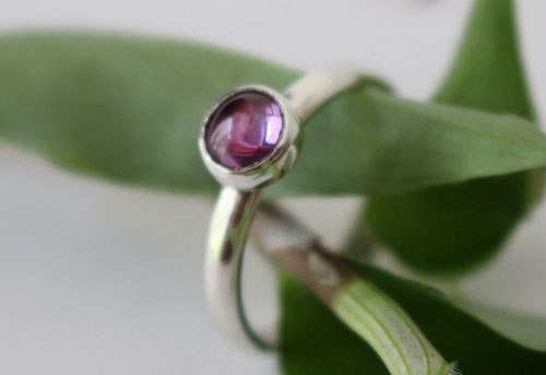 Glycine, bague en argent et alexandrite mauve