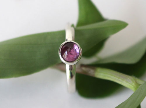 Glycine, bague en argent et alexandrite mauve