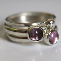 Grappe de glycine, bague empilable en argent, alexandrite et saphir rose