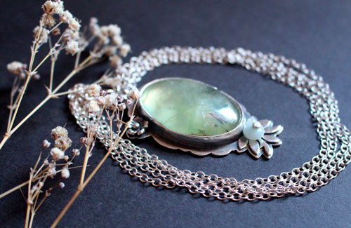 Hortense, collier grand camée floral en argent, prehnite et amazonite 