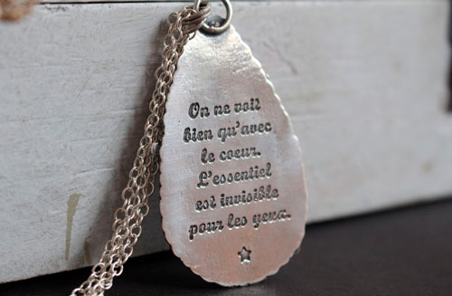 Invisible pour les yeux, collier citation en argent et labradorite 