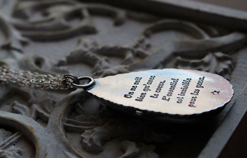 Invisible pour les yeux, collier citation en argent et labradorite