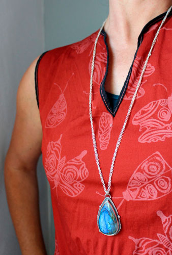 Invisible pour les yeux, collier citation en argent et labradorite